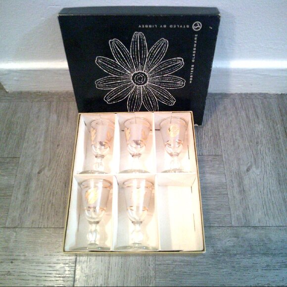 Vintage Libbey Hostess Glassware 1 oz. Cordial Glasses 'Gold Leaves' Set of 5 - Picture 6 of 6